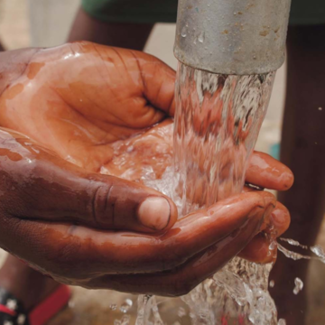 childs hands running water outside credit kelly l from pexels 856x640